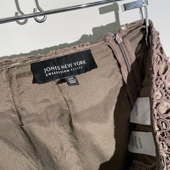 Jones New York | BROWN LACE SKIRT - Picture 2 of 4